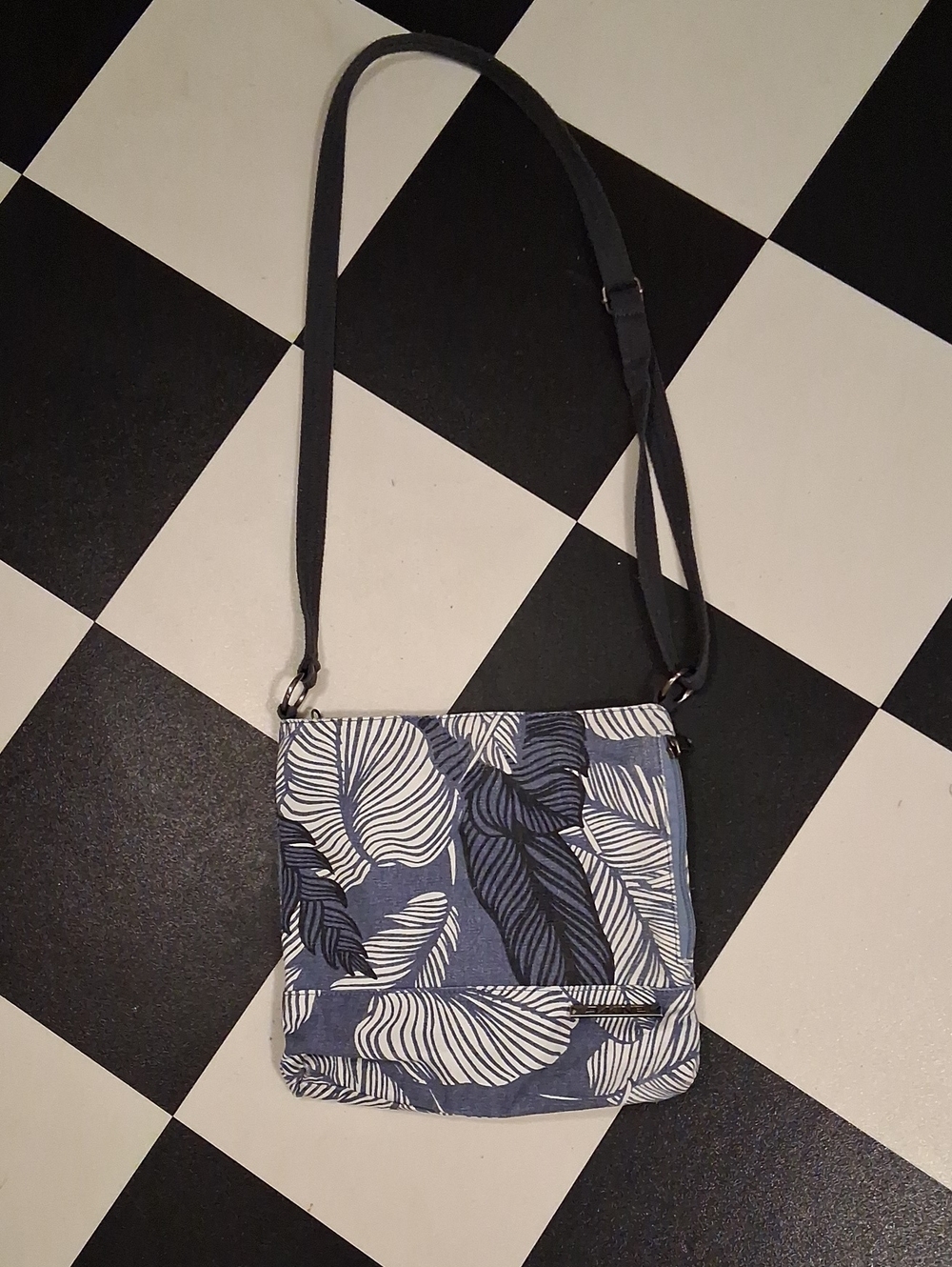 Dakine Blue and White Leaf-Print Crossbody